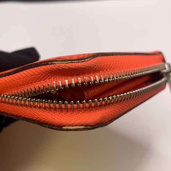 Louis Vuitton Long Zippy Wallet Epi Leather - Picture 10 of 17